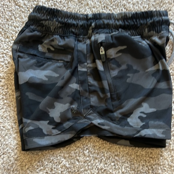 Athleta Girl outfit girls size 8-10. Long sleeve top and elastic waist shorts - Picture 6 of 12